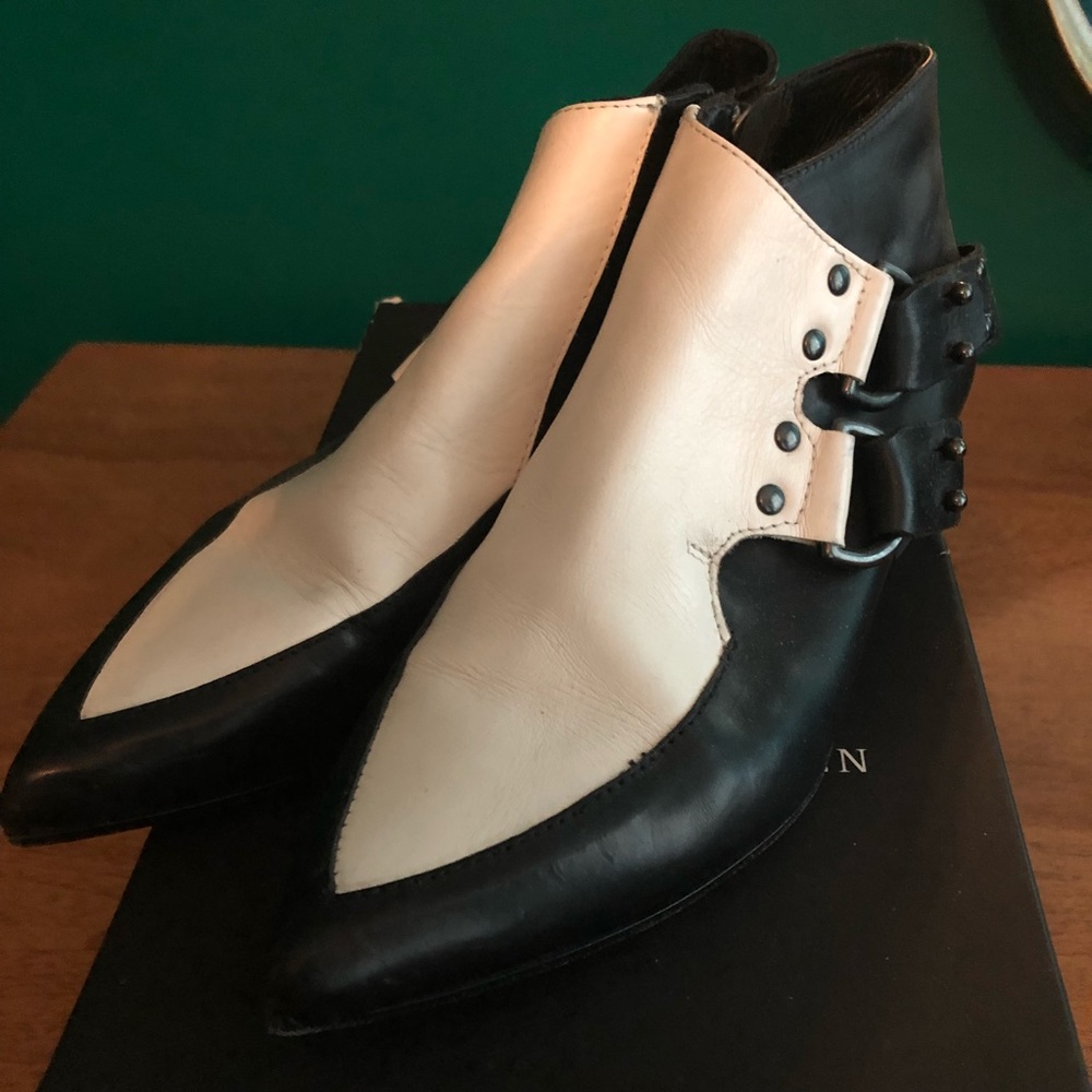 💀Black/white McQ by Alexander McQueen boot…